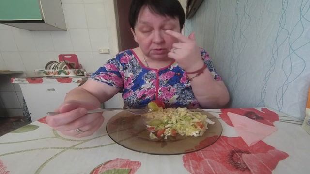 Мукбанг гороховая каша и салат смотреть онлайн