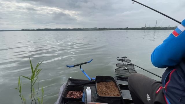 Начался осенний ЖОР карася и леща | Очень рыбная рыбалка на фидер на водохранилище смотреть онлайн