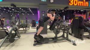 Фронтальные приседания в Гакк тренажере