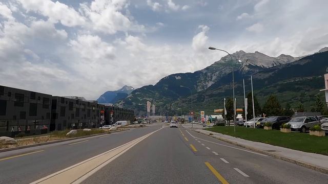 DRIVING in the RHONE VALLEY, Canton of Valais, SWITZERLAND I 4K 60fps смотреть онлайн