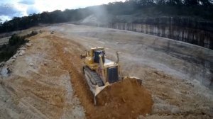 Один из самых больших бульдозеров.
Komatsu D475A