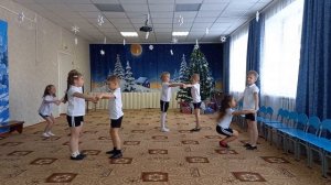 Танец зимний  со снежками" Зимние забавы" старший дошкольный возраст