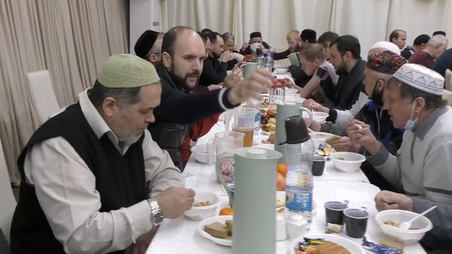 Ифтар в санкт петербурге 2024 год. Ифтар 2022. Байрам намаз. Ифтар. Мечеть.