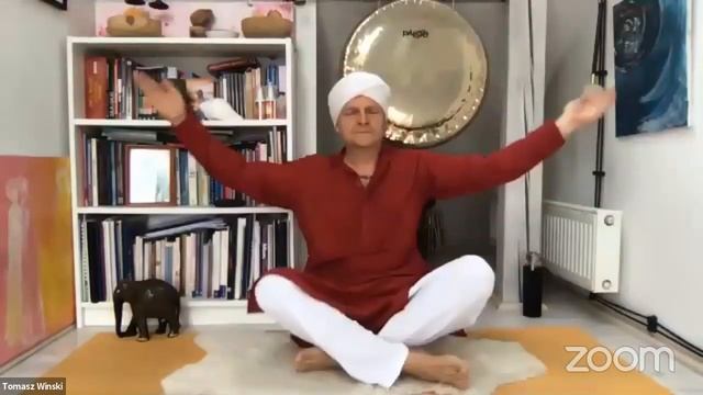 Утренняя практика с Томашем Вински смотреть онлайн