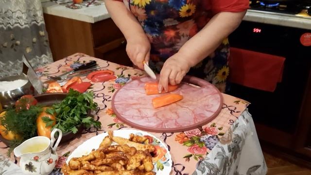 Сочная куриная грудка с сладким перцем на сковороде.Курица с овощами.