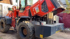 Техника из Китая: обзор фронтального погрузчика RedStar 2500GT