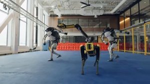 Танец роботов Boston Dynamics в честь Нового 2021 года. (Русская озвучка)
