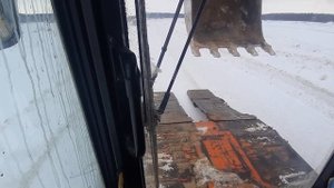 Как правильно съезжать с трала на экскаваторе.Видео урок