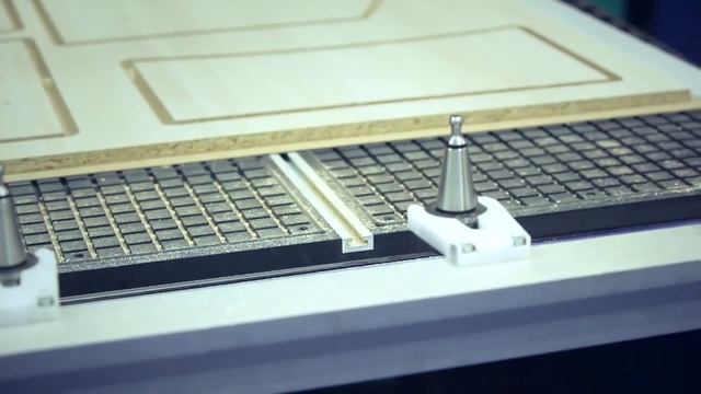 Обрабатывающий центр с ЧПУ для фрезерования и сверления Beaver 3021 AVLT8-BH. Видео работы станка