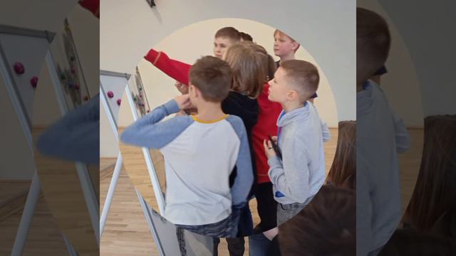 Поздравление прекрасной половины 5- А с Днём 8 Марта ( 2021г.) смотреть онлайн