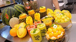 Корейский мукбанг! Соки манго, ананаса и киви из свежих фруктов. Корейская уличная еда.