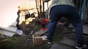 Лучший способ вытянуть столб из земли.