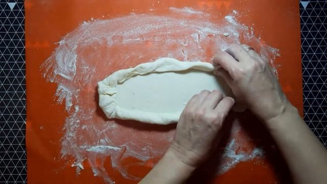 Сытный завтрак: выпечка из слоеного теста с творожно-сырной начинкой