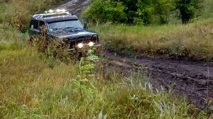 нива на стандартной резине по грязи