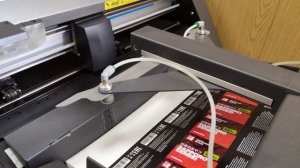 Плоттерная резка стикеров и наклеек Graphtec+F-Mark робот в типографии "Квадрат Малевича"