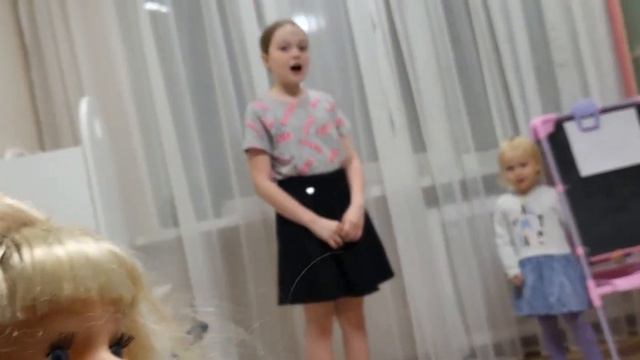 Вечерние игры в школу Ксюша и Катя смотреть онлайн