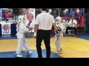 Даша Гуськова. бой 1. Девочки 10-11, 180СЕ