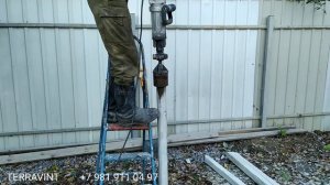 Бетонный столб превращается в сваю.