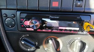 Распаковка — Бездисковая автомагнитола Pioneer MVH-S120UB