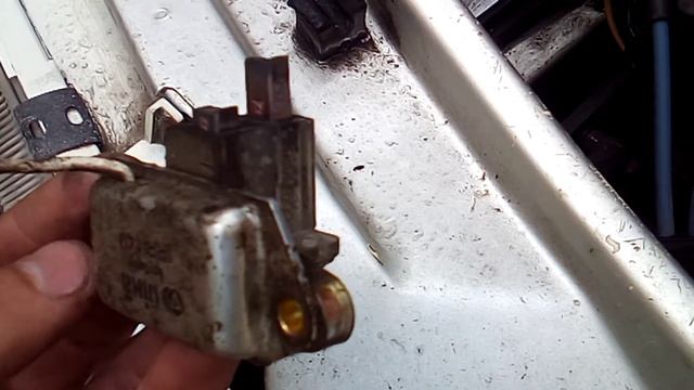 Щётка стёрлась на регуляторе напряжения / The brush is worn out on the voltage regulator смотреть онлайн