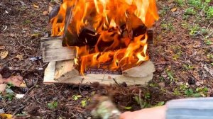 Разводим костёр. Как правильно разводить костёр. Пожарная безопасность в лесу. Костровище.