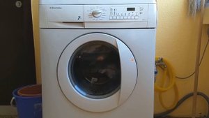 The Electrolux EWF984 7kg