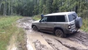 Поездка за грибами в глубокий лес. Проходимость Nissan Patrol rd28t.