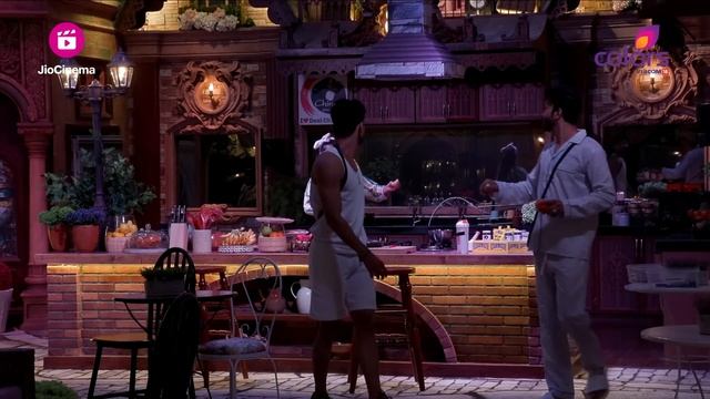 अरे Isha! थोड़ी से तो घास डालो बेचारे अभिषेक पे ? | Unseen Undekha | Bigg Boss 17 смотреть онлайн