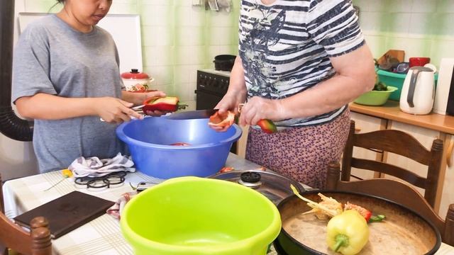 MAKING AJVAR | ROASTED RED PEPPER SAUCE | Domaći Ajvar Recept | Kako napraviti domaći Ajvar? смотреть онлайн