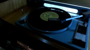 Песня и марш из фильма "Белорусский вокзал" муз. и сл. Б.Окуджава,поет Нина Ургант, оркестр