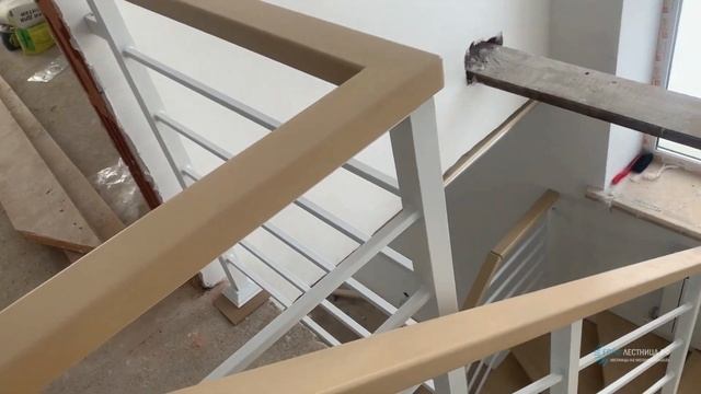 Лестница в дом на второй этаж