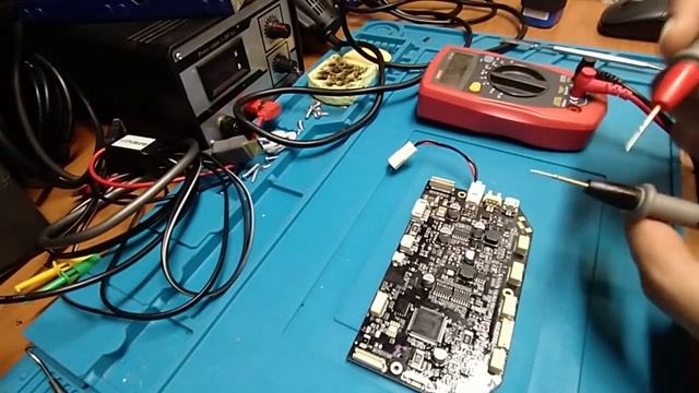 Ремонт Xiaomi Robot Vacuum-Mop Essential Центральная щетка непрерывно работает.
