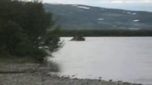 Вездеход ГТТ груженный переплывает реку