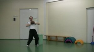 Броски набивного мяча способом "От груди"