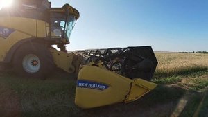 Уборка урожая озимой пшеницы Шпаловка комбайн New Holland CR 9.80 возим урожай машинами ГАЗ 53 Газо