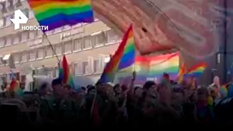 В Стокгольме шведская армия устроила гей-парад со шпагатами / РЕН Новости