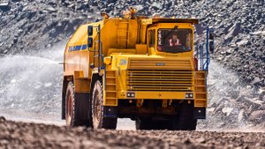 Новая поливальная машина на Михайловском ГОКе