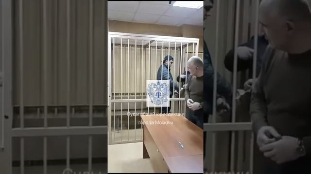 Суд арестовал родственника дерзких детей мигрантов, которые всадили нож в соседа