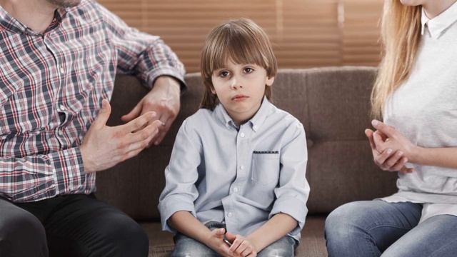 РАЗВОД РОДИТЕЛЕЙ | 7 советов как не травмировать ребенка при разводе