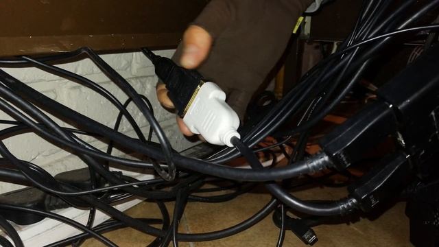 Multiple monitors: Five (5) screens connected to the AMD Radeon Pro WX5100 смотреть онлайн