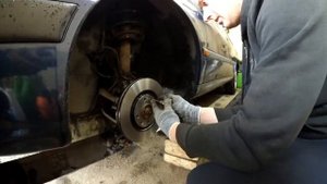 замена тормозных дисков и колодок пежо 406 peugeot 406.