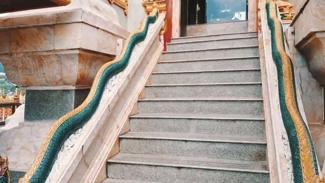 Храм с прахом Будды на острове Пхукет. смотреть онлайн