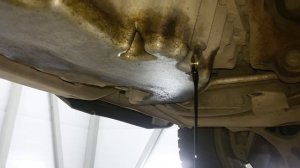 Вакуумный забор масла через щуп проверки уровня масла. Volvo XC90, бензин 3.2 л.