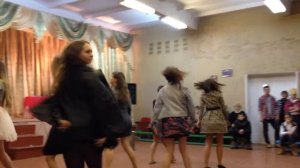 Танец девиц 11 класса 6 школа (29.12.2014)