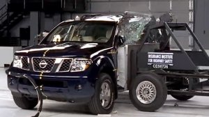 Nissan Pathfinder without side airbag crash test side