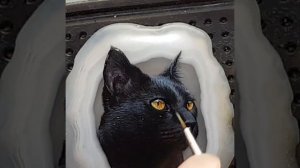 Миниатюрная живопись на камне. Портрет чёрной кошки по фото.