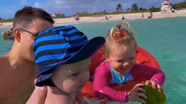 Дэвид впервые УЧИТСЯ ПЛАВАТЬ В МОРЕ!!! смотреть онлайн