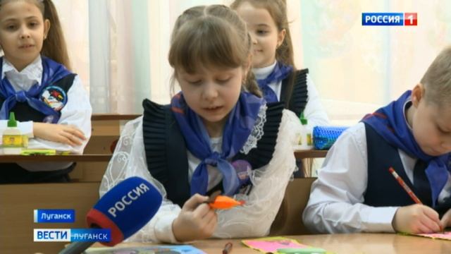 Школьники из Луганска поздравили бойцов с Новым Годом