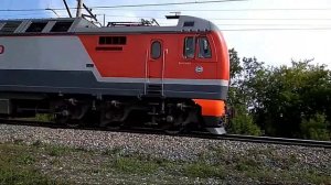 Электровозы ЭП2К-025 и ЧС2-927 с пассажирским поездом
