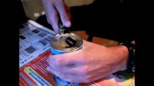 Как красиво открыть консервную банку ножом